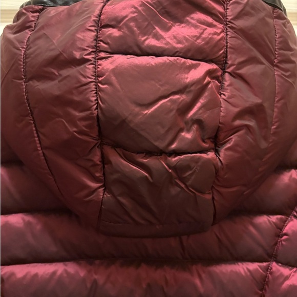 Canada Weather Gear Women’s Puffer Jacket Burgundy Hooded Lightweight Coat Sz S - Picture 10 of 13